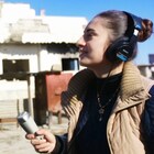 シリアの街に大学生がラジオ局開設、希望届ける姿を記録「ラジオ・コバニ」予告