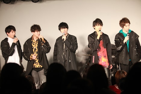 左から坂東龍汰、才川コージ、桜田通、栗原吾郎、櫻井圭佑。（撮影：矢部志保）