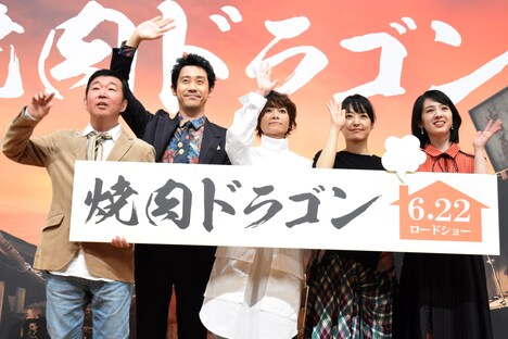 「焼肉ドラゴン」完成披露の様子。