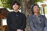 左から野田洋次郎、豊田利晃。