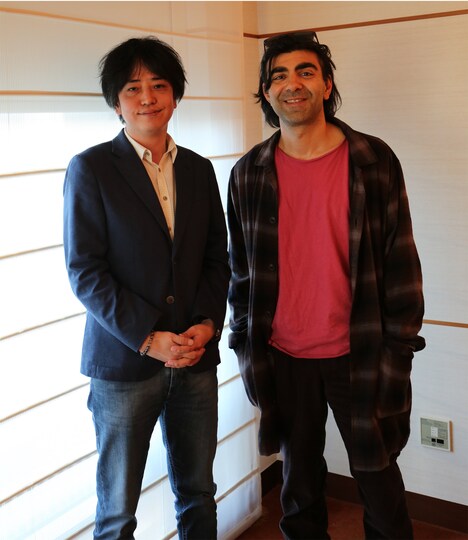 左から中村文則、ファティ・アキン。