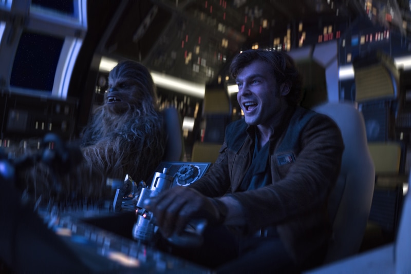 「ハン・ソロ／スター・ウォーズ・ストーリー」より。左からチューバッカ、ハン・ソロ。