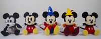 会場で販売されるぬいぐるみ。左からPlane Crazy、Vintage Style、Fantasia、Fun and Fancy Free、Modern Style（各1620円）。(c)Disney