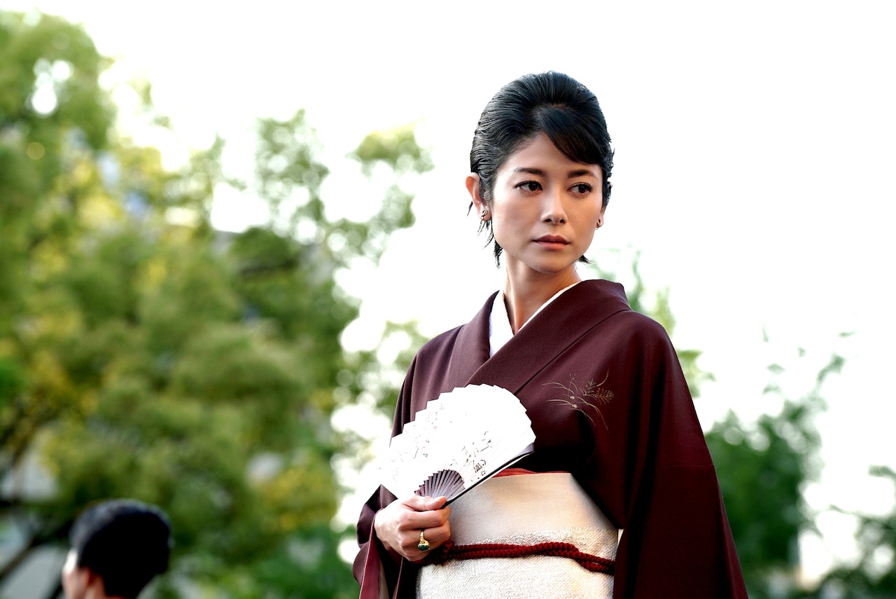 「孤狼の血」真木よう子演じるクラブ梨子のママ・里佳子写る劇中カット到着