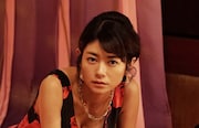 「孤狼の血」より、真木よう子演じる高木里佳子。
