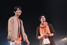 ランウェイに登場した古川雄輝（左）と速水もこみち（右）。