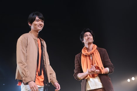 ランウェイに登場した古川雄輝（左）と速水もこみち（右）。