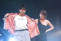 ランウェイに登場した山田裕貴（左）と池田エライザ（右）。