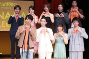 下段左から古川雄輝、菅田将暉、土屋太鳳、山田裕貴。上段左から月川翔、浜辺美波、池田エライザ、佐野岳、速水もこみち。