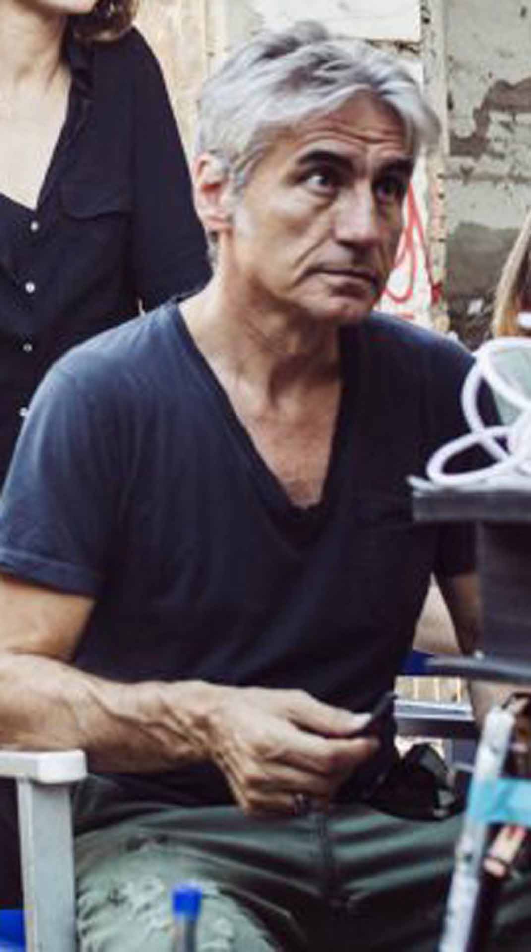 「メイド・イン・イタリー」監督のルチャーノ・リガブエ。