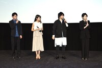 左から石川界人、早見沙織、中村悠一、森なな子。