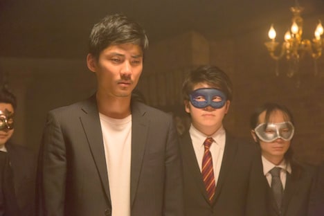 「ご主人様と呼ばせてください~私の奴隷になりなさい・第2章~」より、毎熊克哉演じる“ご主人様”の目黒(左)。