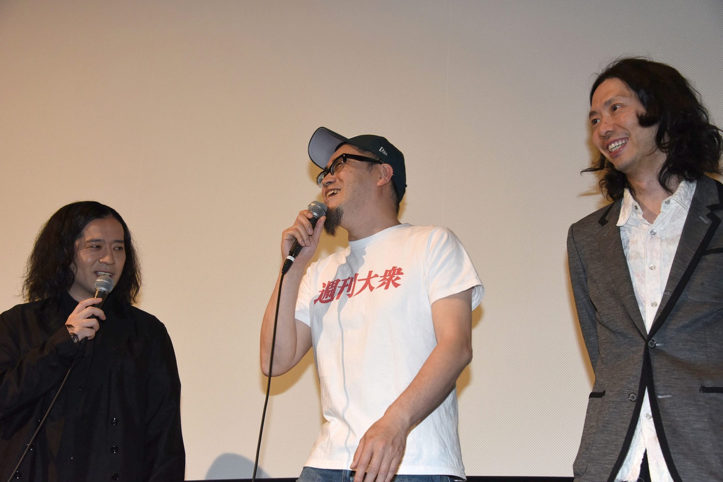 （左から）ピース又吉、せきしろ、太田勇監督。
