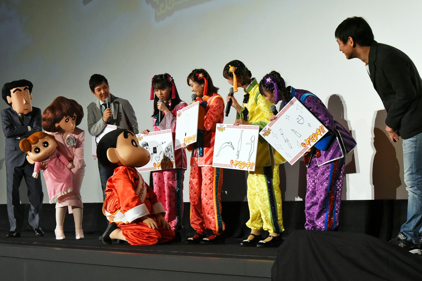 「映画クレヨンしんちゃん 爆盛！カンフーボーイズ ～拉麺大乱～」初日舞台挨拶の様子。