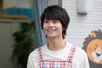 「ヒーローママ★リーグ」より、幼稚園の先生役の多和田秀弥。