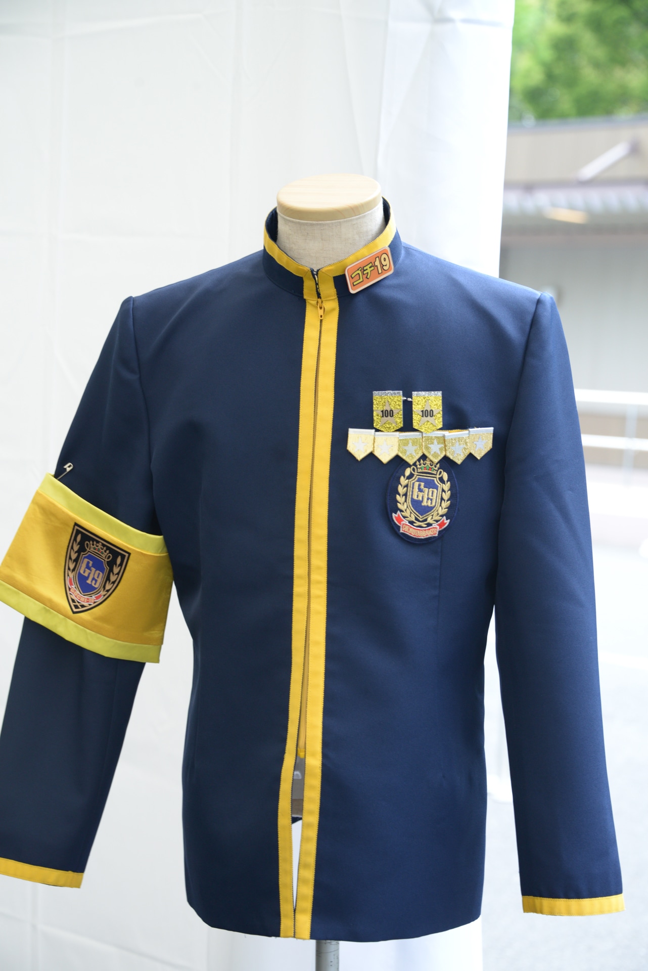 大杉漣がレギュラー出演していた「ぐるぐるナインティナイン」の「グルメチキンレース・ゴチになります! 」の衣装。