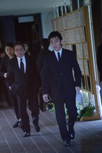 左から高橋伴明、草なぎ剛。