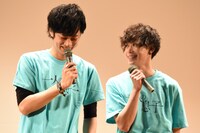 左から馬場良馬、玉城裕規。