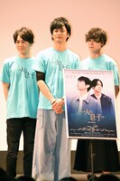 左から根本正勝、馬場良馬、玉城裕規。