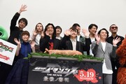 「劇場版 仮面ライダーアマゾンズ Season1 覚醒」「劇場版 仮面ライダーアマゾンズ Season2 輪廻」完成記念連続上映会の様子。