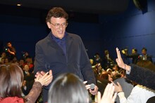 客席通路を通って登壇したアンソニー・ルッソ。