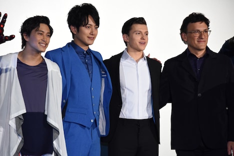 左から佐野岳、溝端淳平、トム・ホランド、アンソニー・ルッソ。