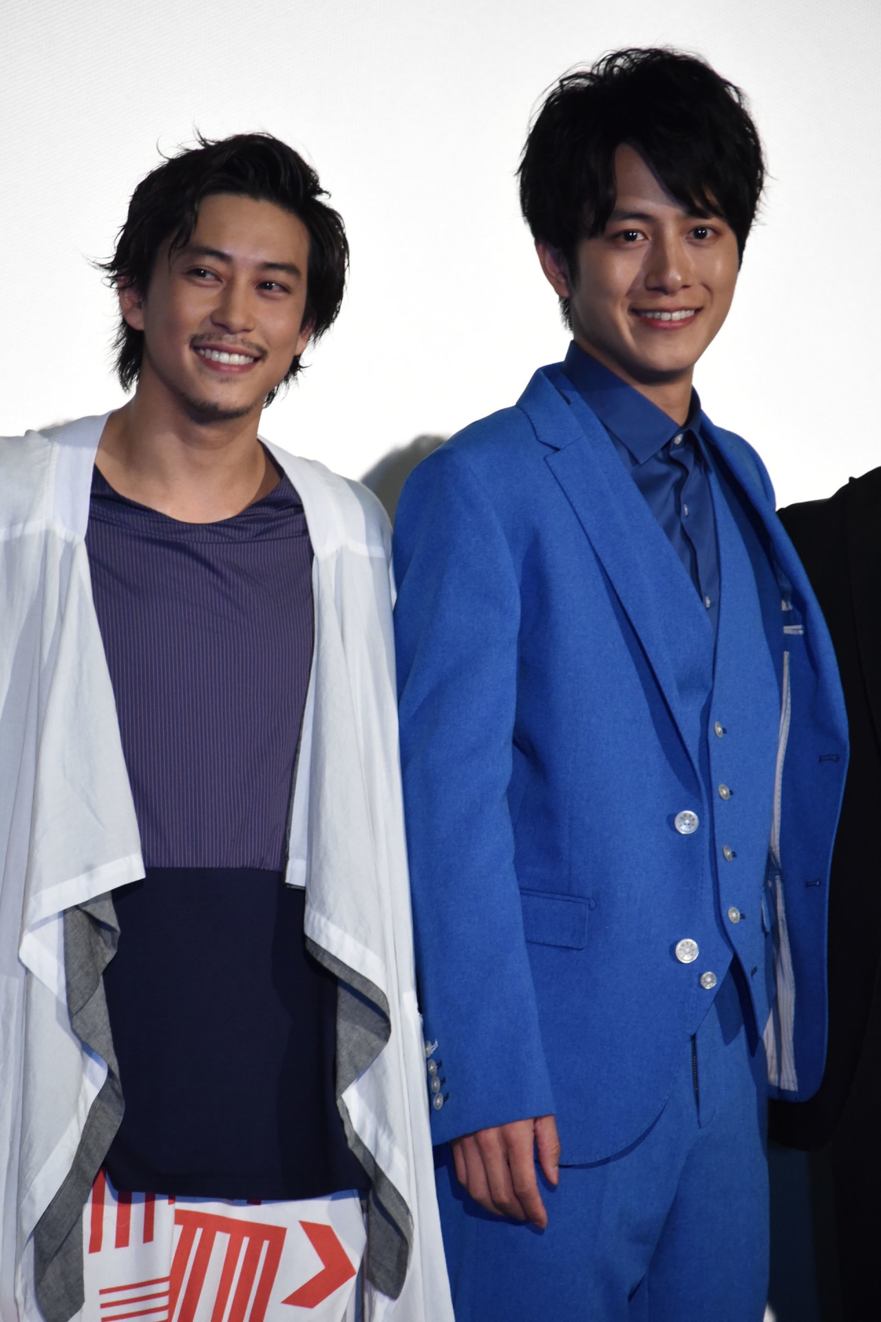 左から佐野岳、溝端淳平。