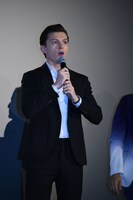 最後にファンへ感謝を述べるトム・ホランド。