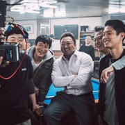 マ・ドンソクが全力ダッシュしておどける「犯罪都市」メイキング映像