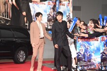 左から町田啓太、北村匠海。