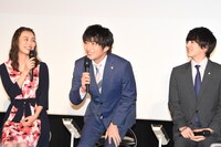 左から内田理央、田中圭、林遣都。