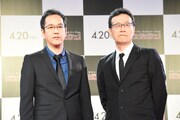 左から神山健治、荒牧伸志。