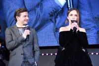 左からタイ・シェリダン、オリヴィア・クック。