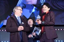 左からスティーヴン・スピルバーグ、森崎ウィン。