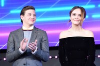 左からタイ・シェリダン、オリヴィア・クック。