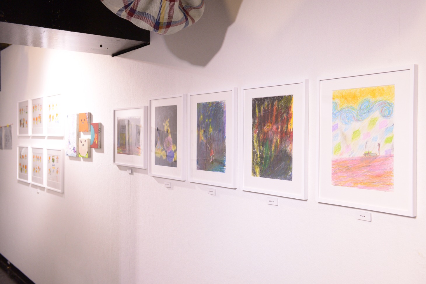 「‘のん’ひとり展-女の子は牙をむく-」の様子。