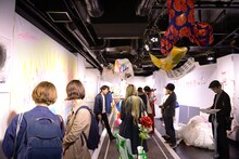 「‘のん’ひとり展-女の子は牙をむく-」の様子。