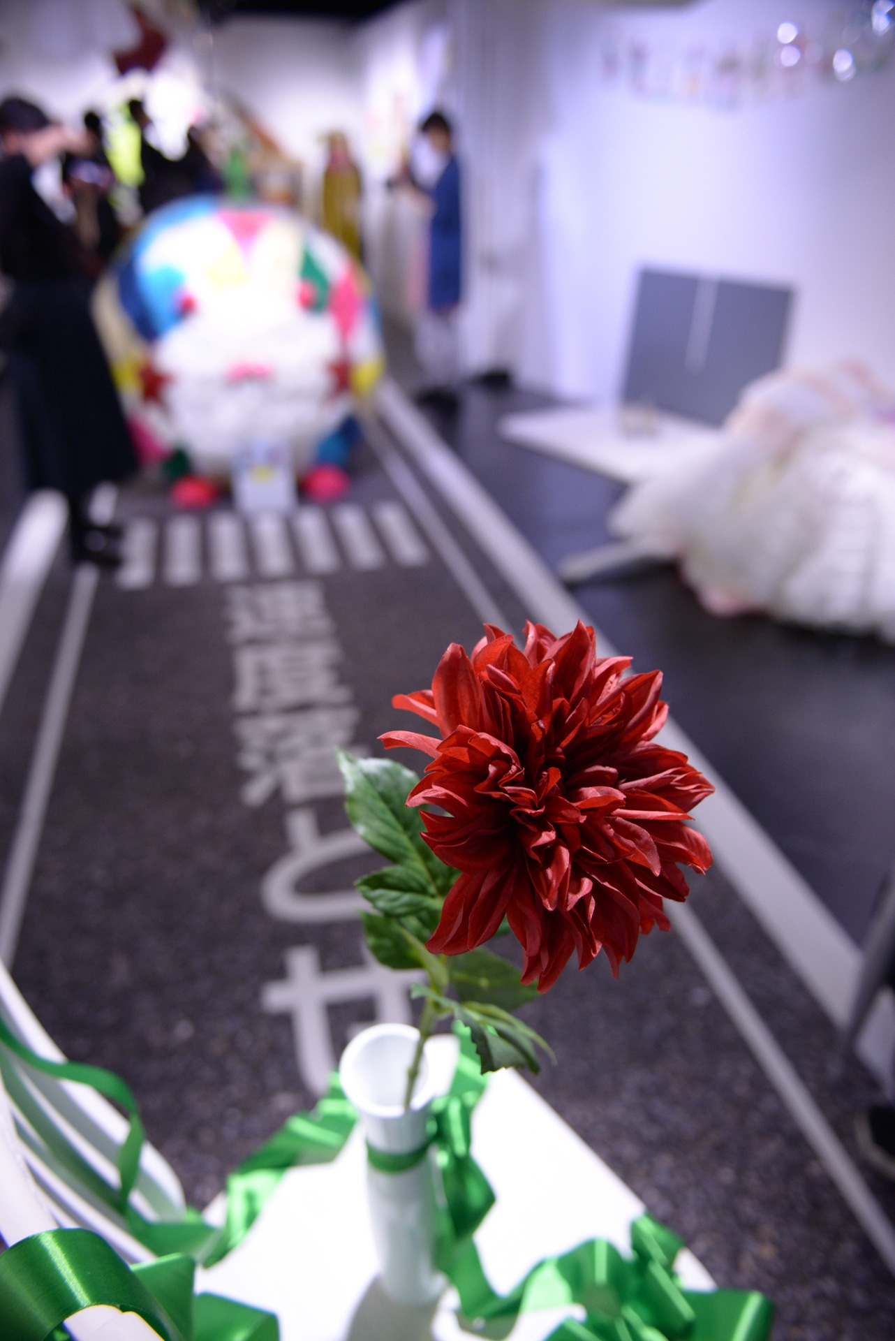 「‘のん’ひとり展-女の子は牙をむく-」の様子。