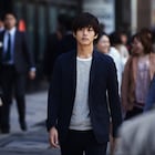 松坂桃李「娼年」、娼夫リョウがコンドームをポケットに入れ初出勤する本編映像
