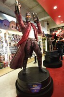 スター・ロードの等身大フィギュア。