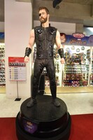 ソーの等身大フィギュア。