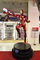 アイアンマンの等身大フィギュア。