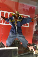 PUNPEEデザインのアイアンマンフィギュア。