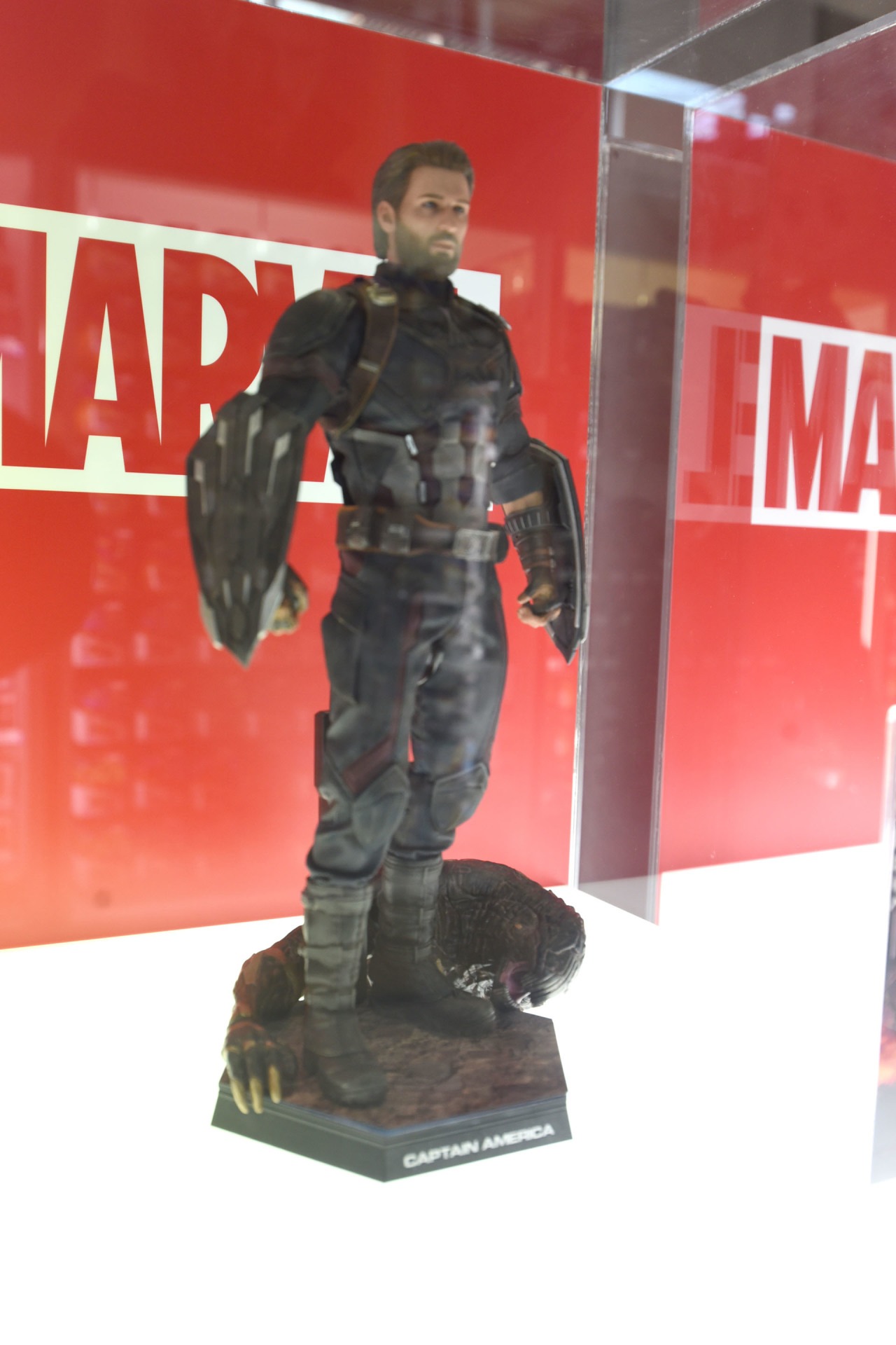 「アベンジャーズ エクスクルーシブ・ストア by ホットトイズ」限定となる、キャプテン・アメリカのフィギュア。