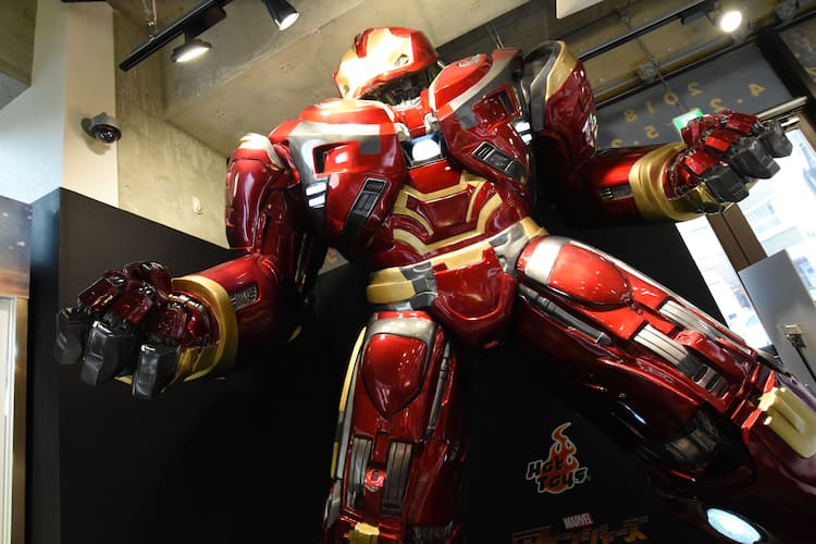 アベンジャーズ」ストアに衣装や等身大フィギュア、竹内涼真デザインの 