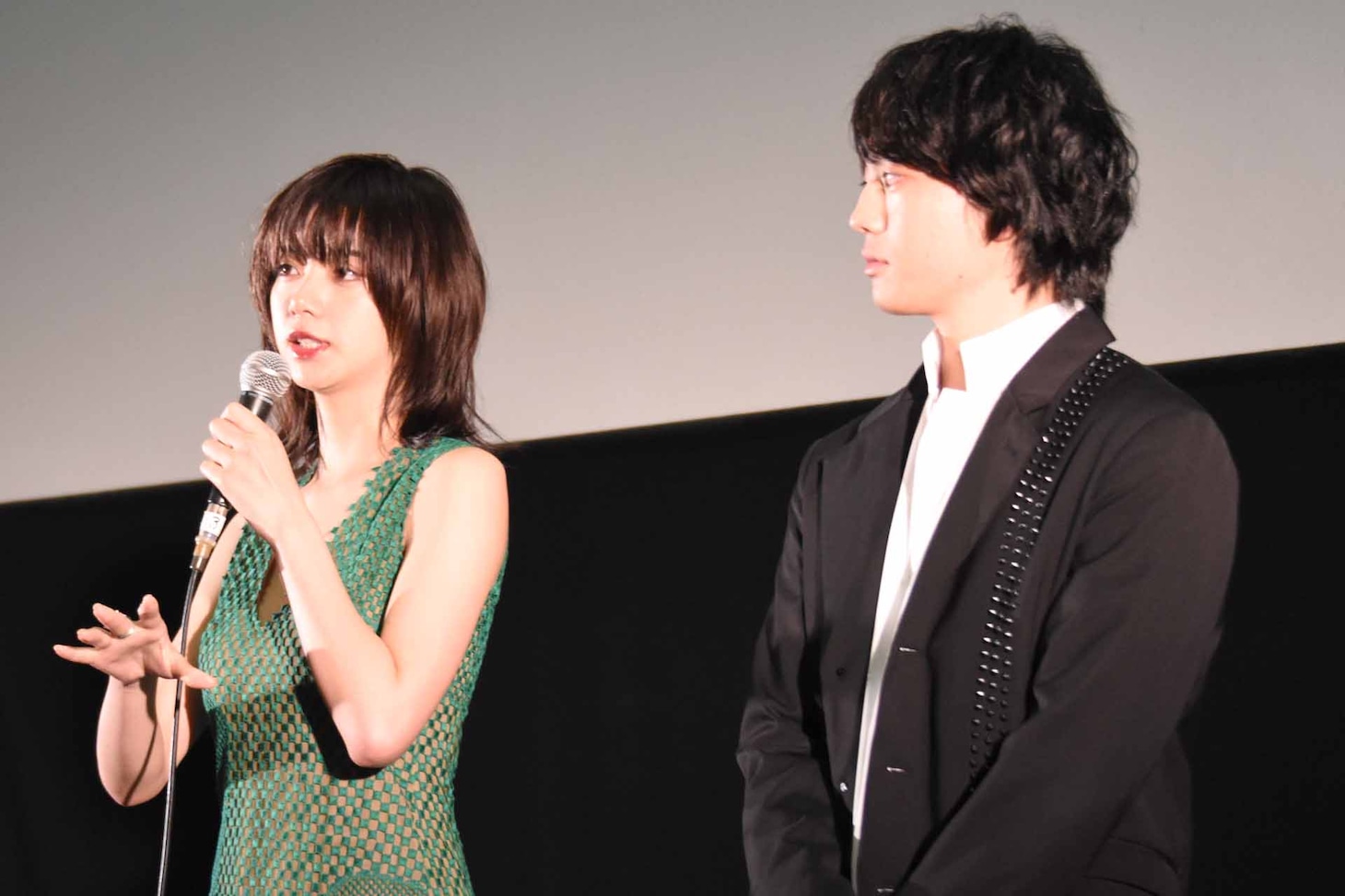 左から池田エライザ、健太郎。