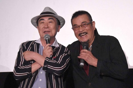 左から桂文枝、千葉真一。