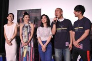 左から山本真理、仲宗根梨乃、ロバータ、コロコロチキチキペッパーズのナダル、西野創人。