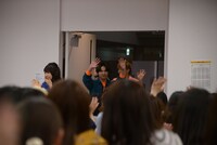 大歓声の中登場したキャストたち。