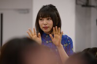大歓声の中登場した桜井日奈子。